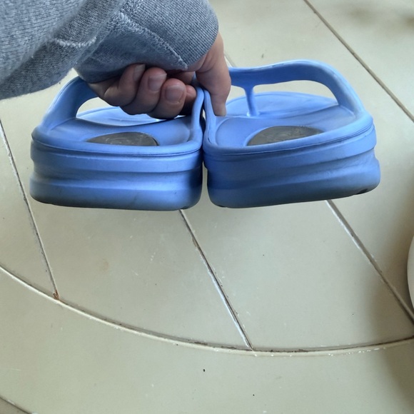 My pillow Vibrant Blue Flip Flop Sandals - Picture 4 of 4